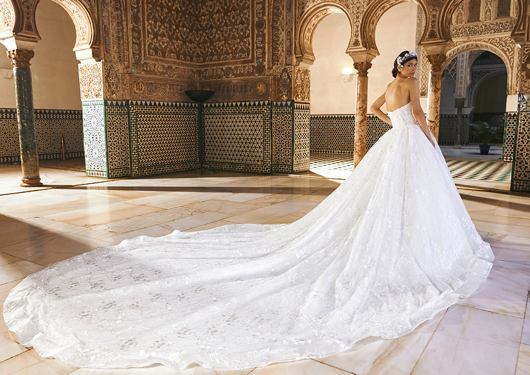 Pronovias Privee Natrun ohne Jacke Brautmoden Petsch Berlin